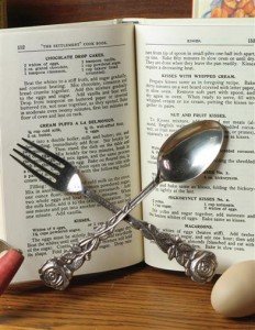 Cutlery Cookbook Stand